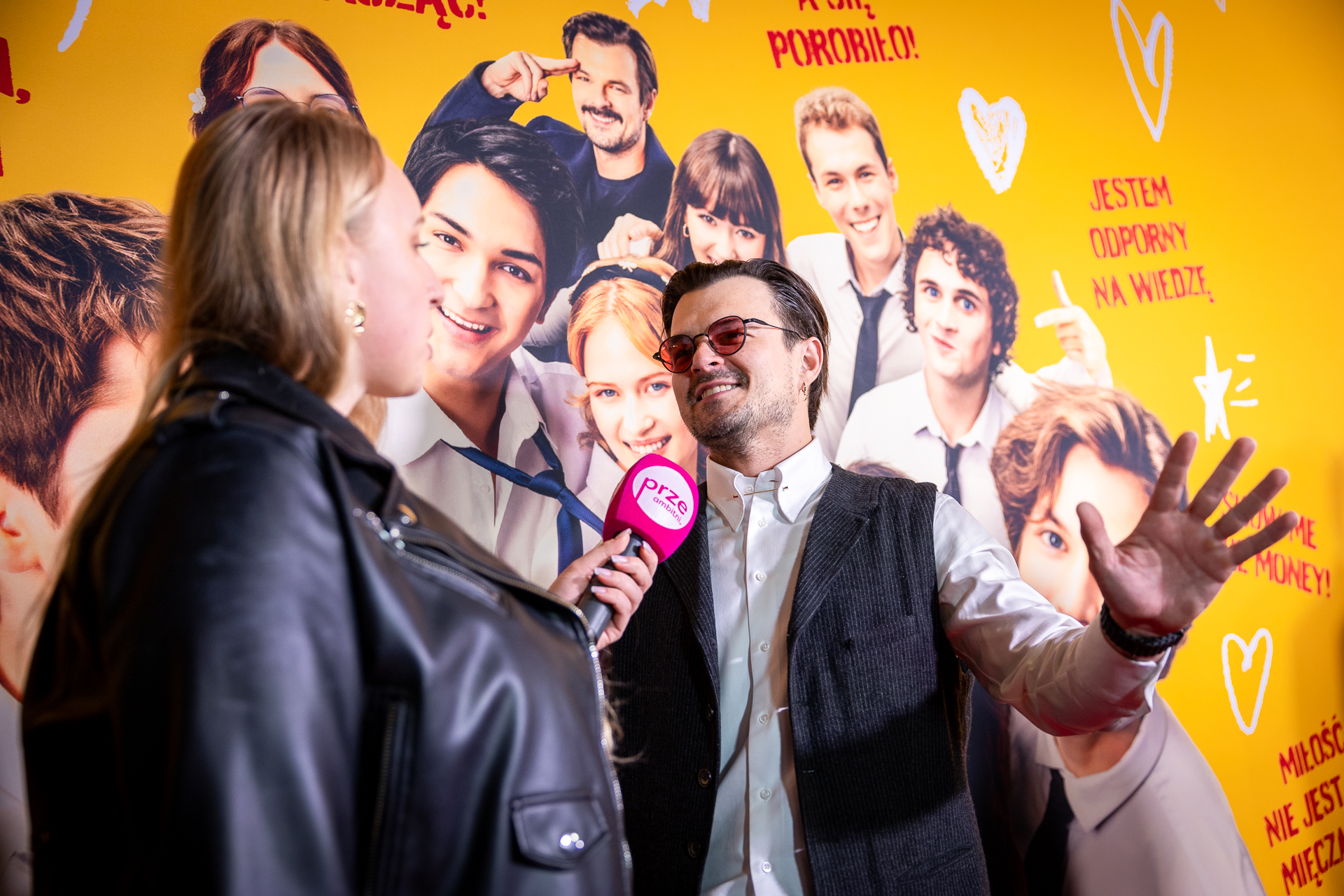 Wywiad na czerwonym dywanie podczas premiery